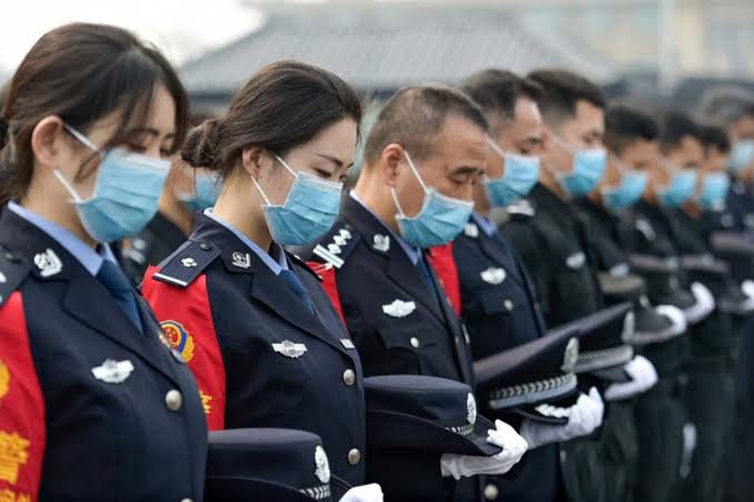 Chinese Medics mourn over deaths with Coronavirus in the country