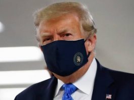 Trump Posted photograph With Face Mask And Calls it 'Patriotic' 