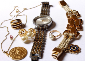 How to clean your jewelry without damaging it? How jewelry stays shiny?