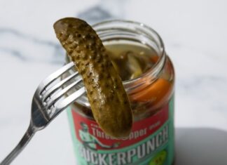 What happens if you eat pickles and drink the juice every day? We list some of the benefits here!