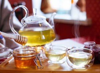 Does tea with honey really help against a cold or is it a fable?
